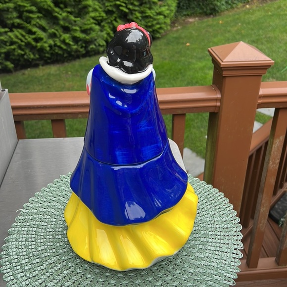 New Disney Snow White Cookie Jar 13”. Absolutely gorgeous! - Picture 6 of 12